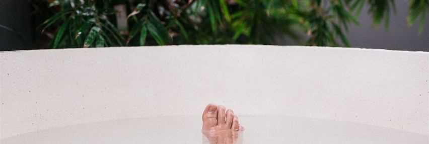 Foot at end of bath